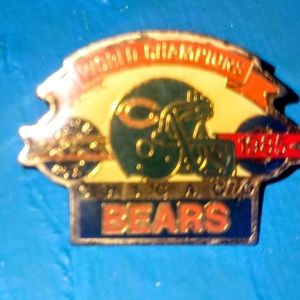 Chicago Bears 1985 vintage pin in great cond♥️💛💚